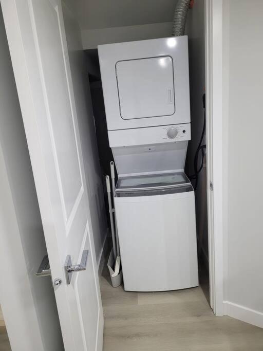 Apartment Beautiful Comfy Guest In West Edm